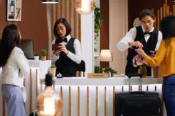 etika menginap di hotel